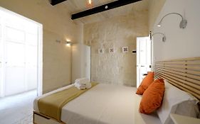 Private Rooms With Bathroom In Valletta