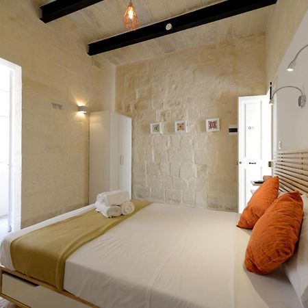 Private Rooms With Bathroom In Βαλέτα Εξωτερικό φωτογραφία