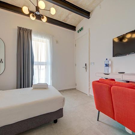 Private Rooms With Bathroom In Βαλέτα Εξωτερικό φωτογραφία