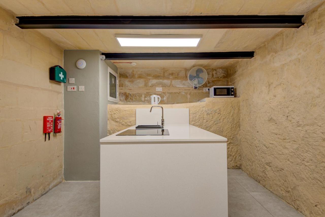 Private Rooms With Bathroom In Βαλέτα Εξωτερικό φωτογραφία