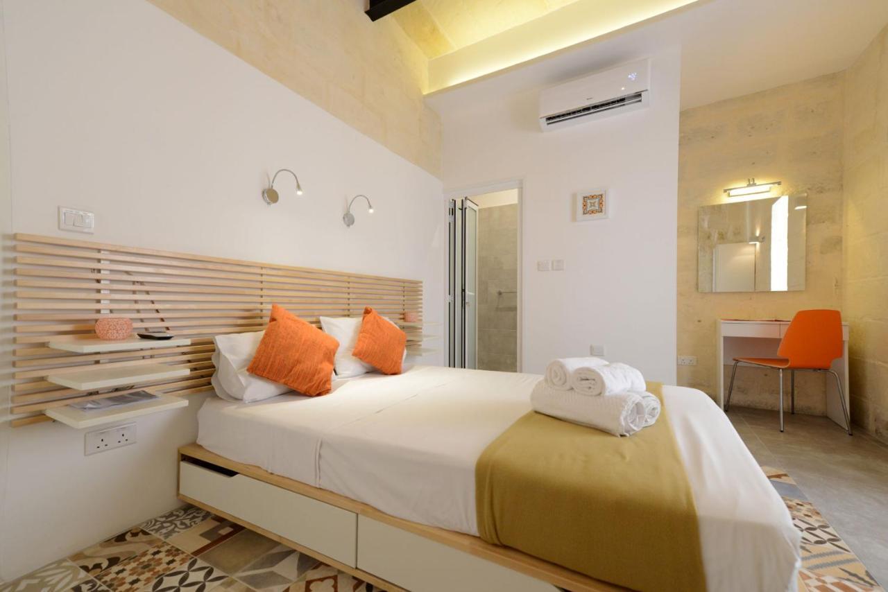 Private Rooms With Bathroom In Βαλέτα Εξωτερικό φωτογραφία