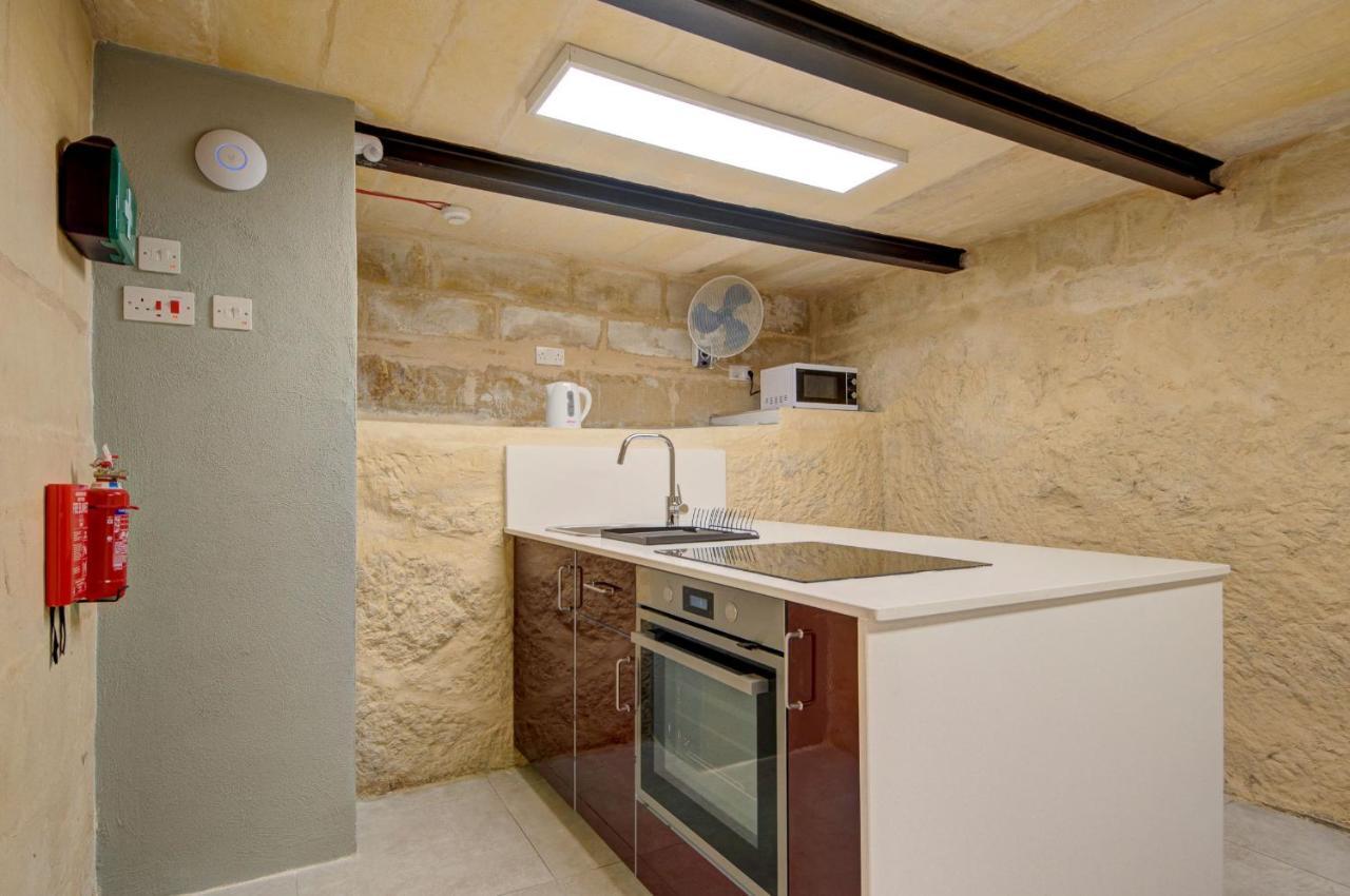 Private Rooms With Bathroom In Βαλέτα Εξωτερικό φωτογραφία