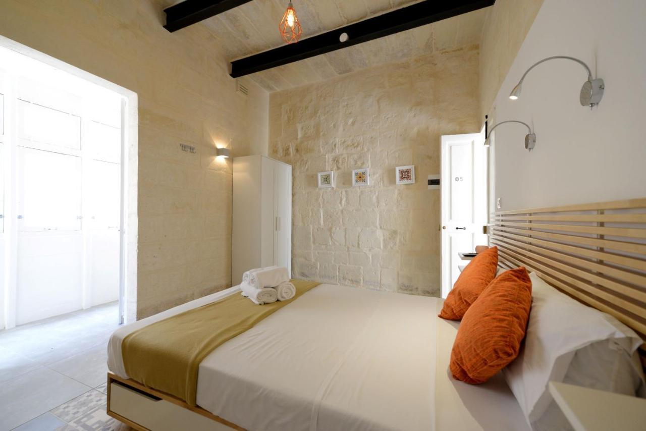 Private Rooms With Bathroom In Βαλέτα Εξωτερικό φωτογραφία