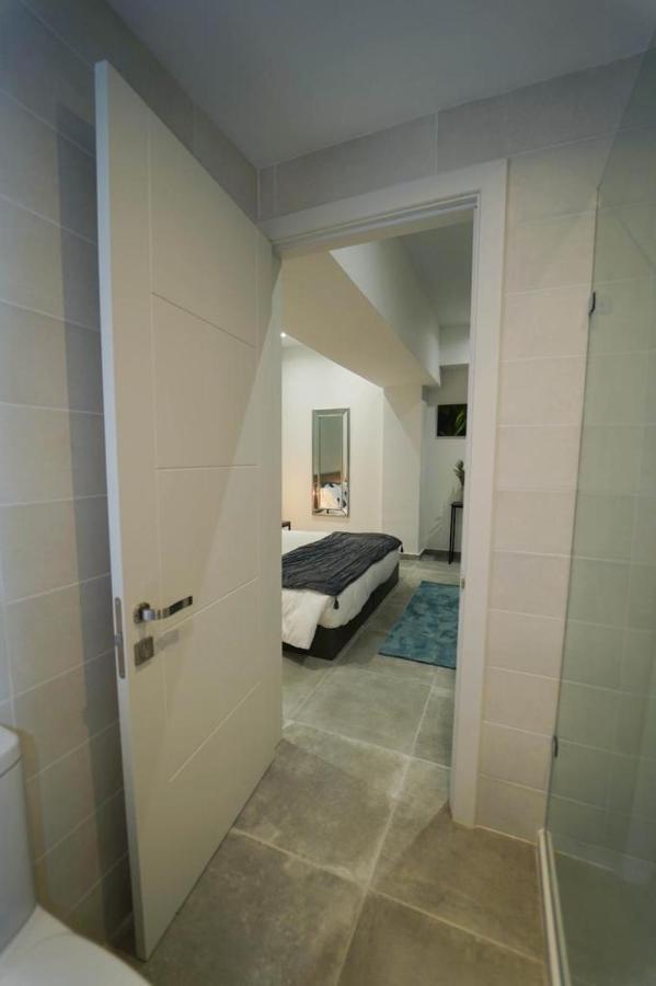 Private Rooms With Bathroom In Βαλέτα Εξωτερικό φωτογραφία