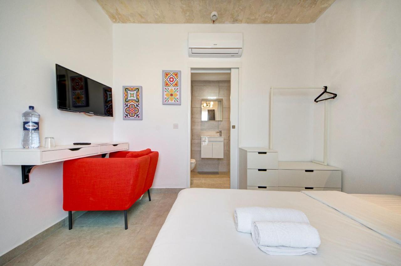 Private Rooms With Bathroom In Βαλέτα Εξωτερικό φωτογραφία
