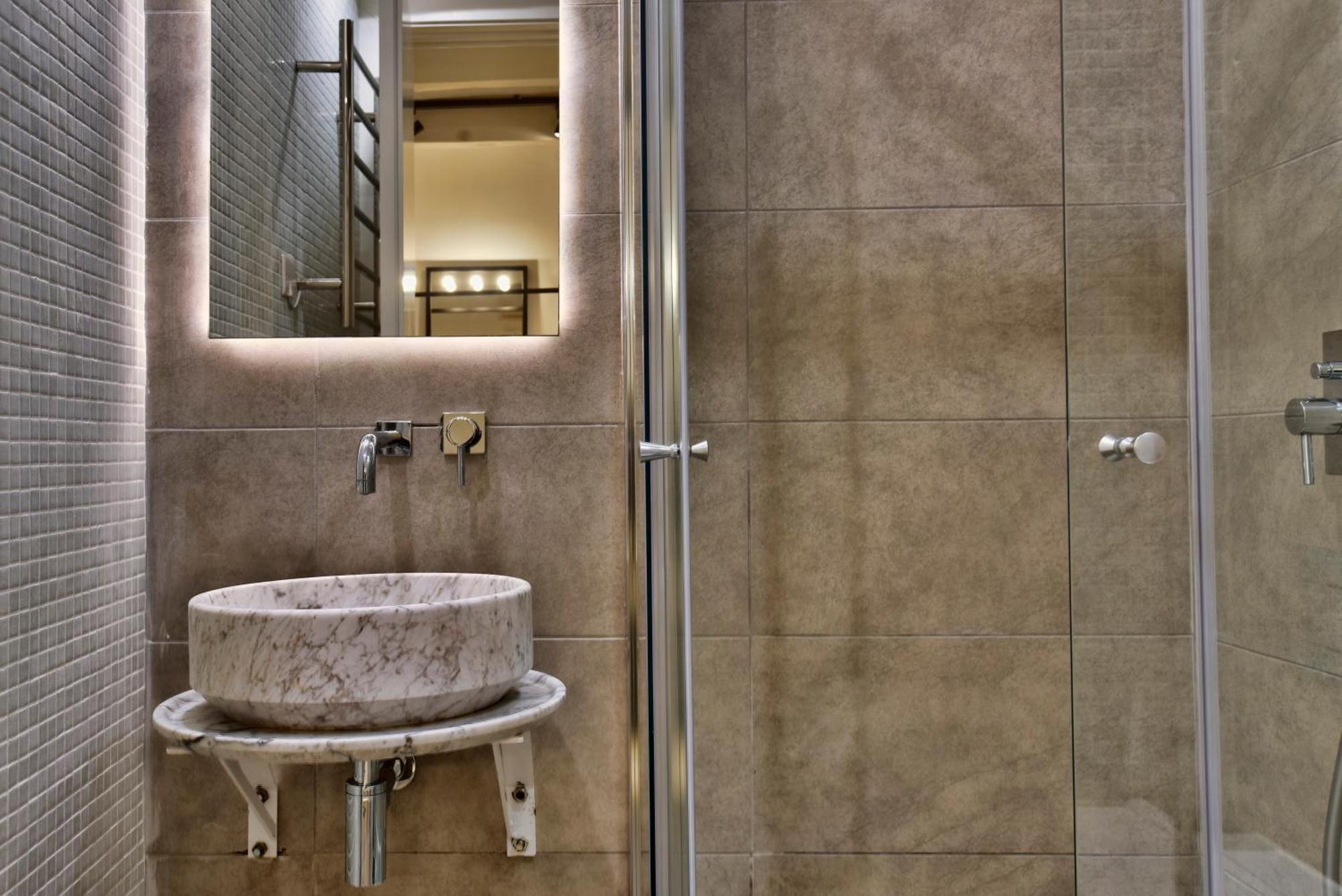 Private Rooms With Bathroom In Βαλέτα Εξωτερικό φωτογραφία