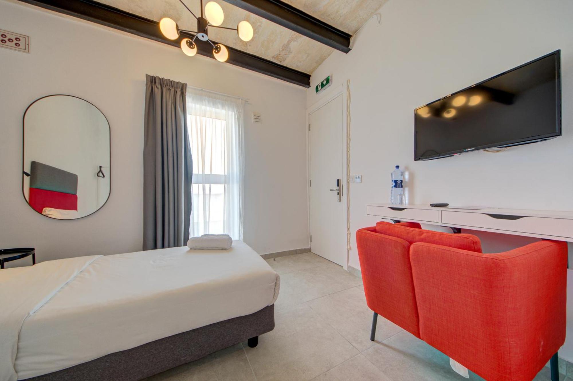 Private Rooms With Bathroom In Βαλέτα Εξωτερικό φωτογραφία